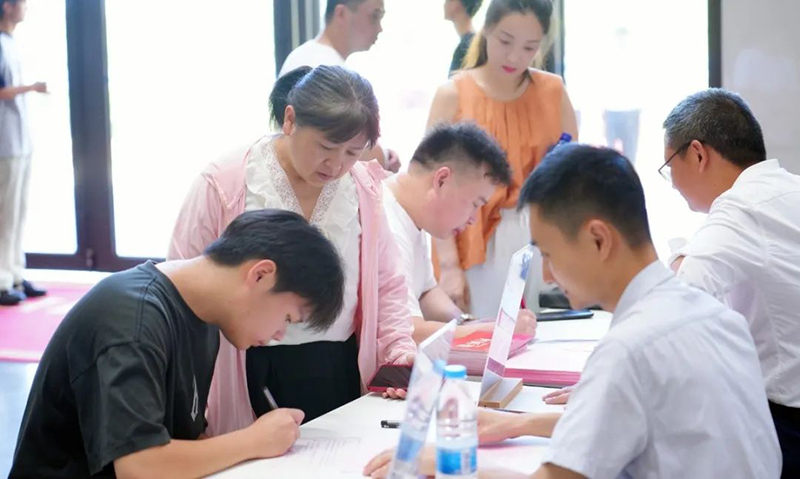 從“新”出發，“新”向未來——新華高級中學2024級高一新生報到紀實